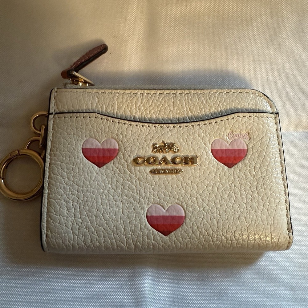 Coach Zip Around Card Case Wallet Heart Print White Chalk Multi Pink CA794 NWT